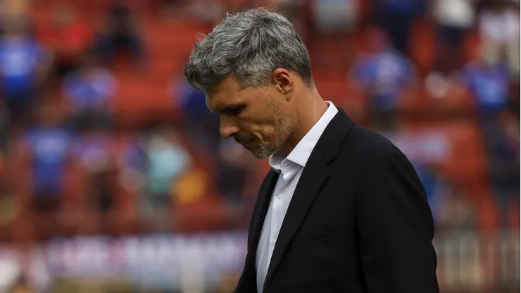 Histórico de Colo Colo le pega a Fernando Ortiz y al plantel por polémica medida.