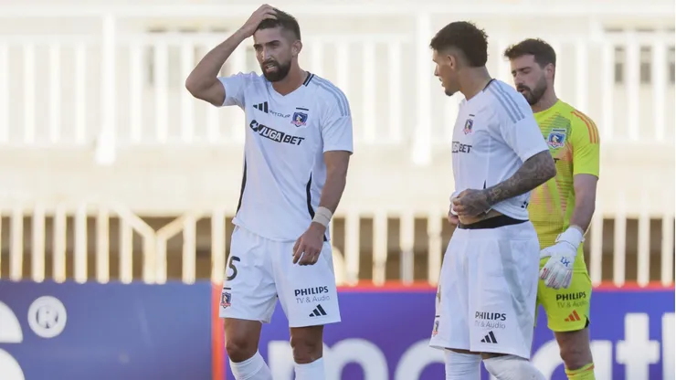 Las pocas opciones que tiene Colo Colo en defensa ante Iquique.