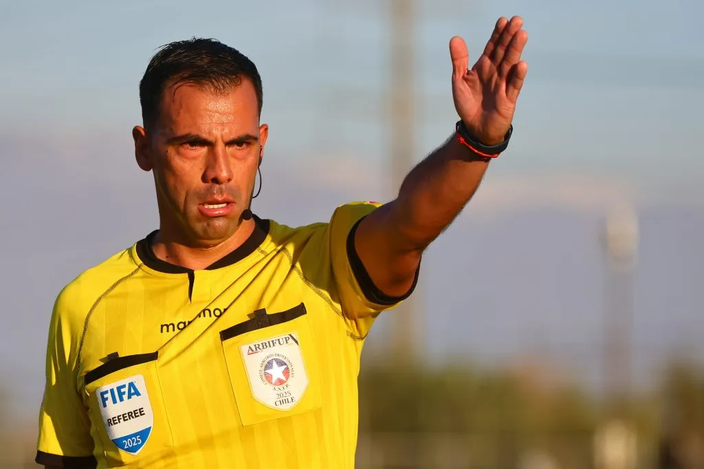Juan Lara, el árbitro para el viernes. (Foto: Photosport)