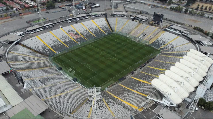 Los trabajos de Colo Colo en la cancha del Monumental con miras a los conciertos.