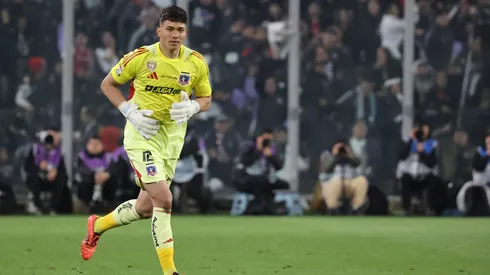 Fotografías, abrazos y elogios: Así fue el debut oficial de Eduardo Villanueva en Colo Colo