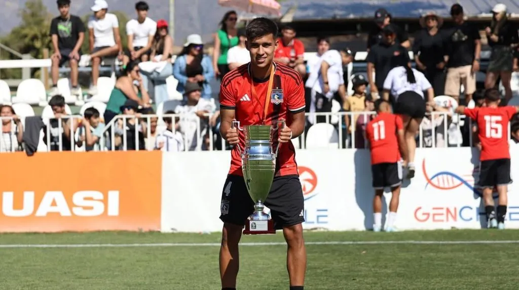 Benjamín Pérez suma bonos en Colo Colo con Fernando Ortiz.