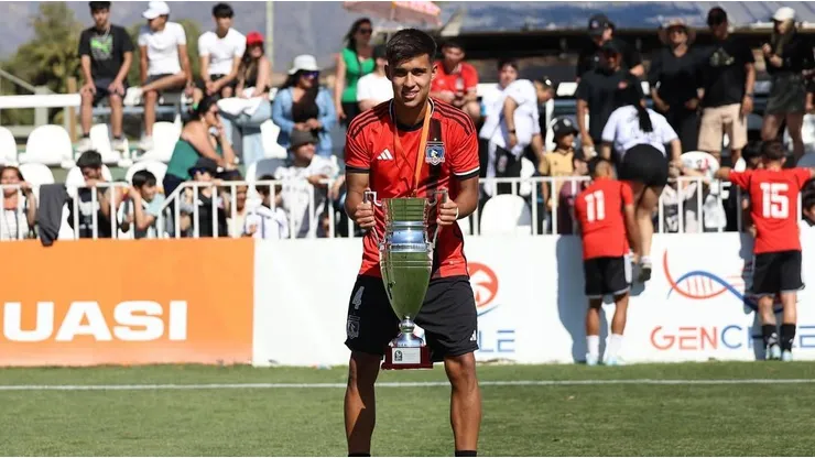 Benjamín Pérez suma bonos en Colo Colo con Fernando Ortiz.