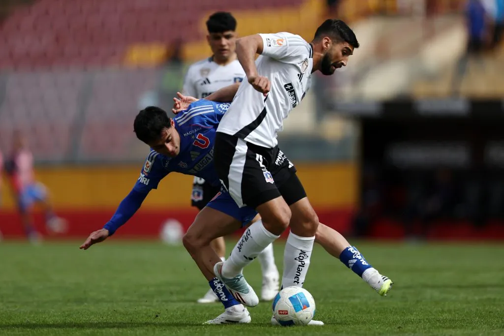 Emiliano Amor en la disputa de la Supercopa. (Foto: Photosport)