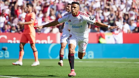 Alexis y Suazo fueron clave en triunfo de Sevilla sobre Barcelona.