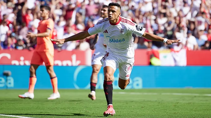 Alexis y Suazo fueron clave en triunfo de Sevilla sobre Barcelona.
