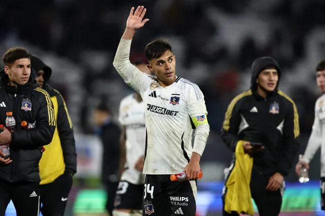 Vicente Pizarro fue el capitán de Colo Colo ante Deportes Iquique | Foto: Photosport