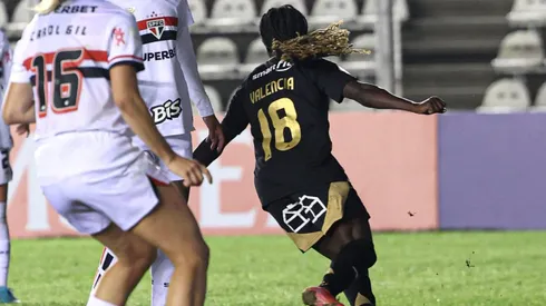 Mary Valencia es pura felicidad en Colo Colo, pero también pone los pies en la tierra para buscar los cuartos de final.