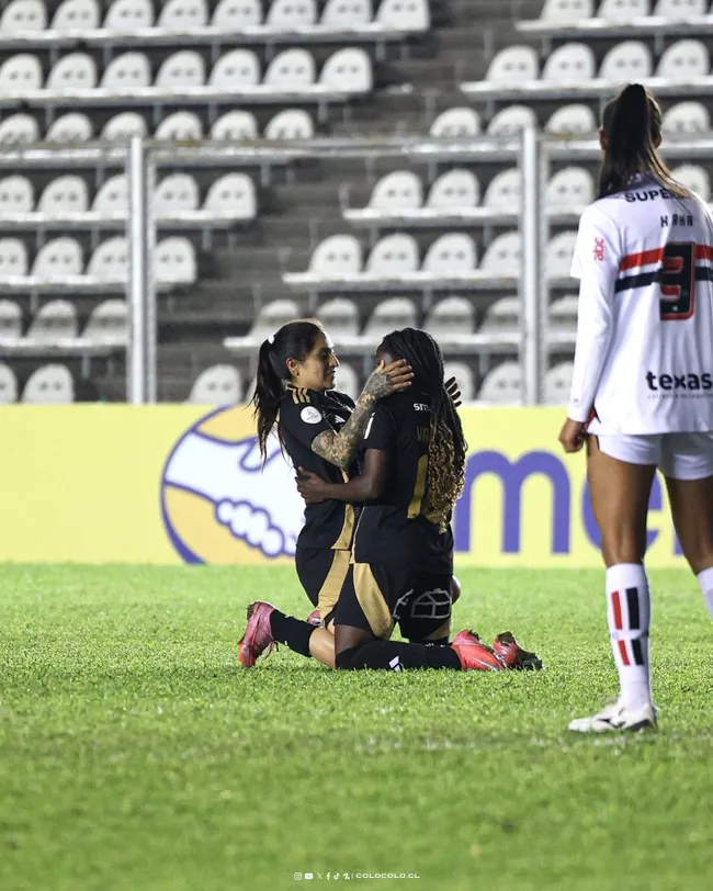 La imagen de Yenny Acuña y Mary Valencia festejando el tanto en el Colo Colo – Sao Paulo Imagen: Colo Colo Oficial