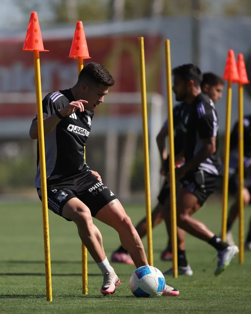 Víctor Felipe Méndez en el entrenamiento. (Foto: Colo Colo)