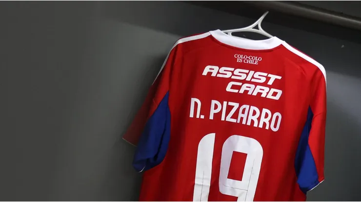 Camiseta de Colo Colo en amistoso con Puerto Montt presenta un curioso detalle.
