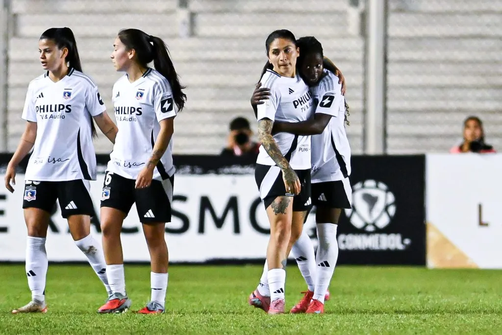 Yastin Jiménez junto a Dahiana Bogarín. (Foto: Staff Images Woman / CONMEBOL)