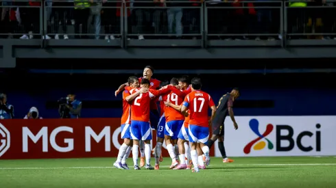 Prensa española reacciona al partido de Suazo con la Roja.