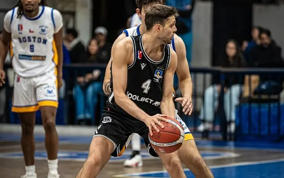 Diego García es hincha de Peñarol y juega en la rama de básquetbol de Colo Colo. Foto: CSD Colo Colo.