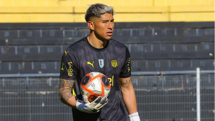 Un hincha de Peñarol que juega en el básquetbol con Colo Colo elogia a Brayan Cortés.