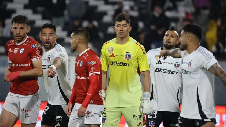 Colo Colo mira atentos los cambios en el fútbol chileno producto de la deuda que mantiene la ANFP y TNT Sports por los partidos no disputados.