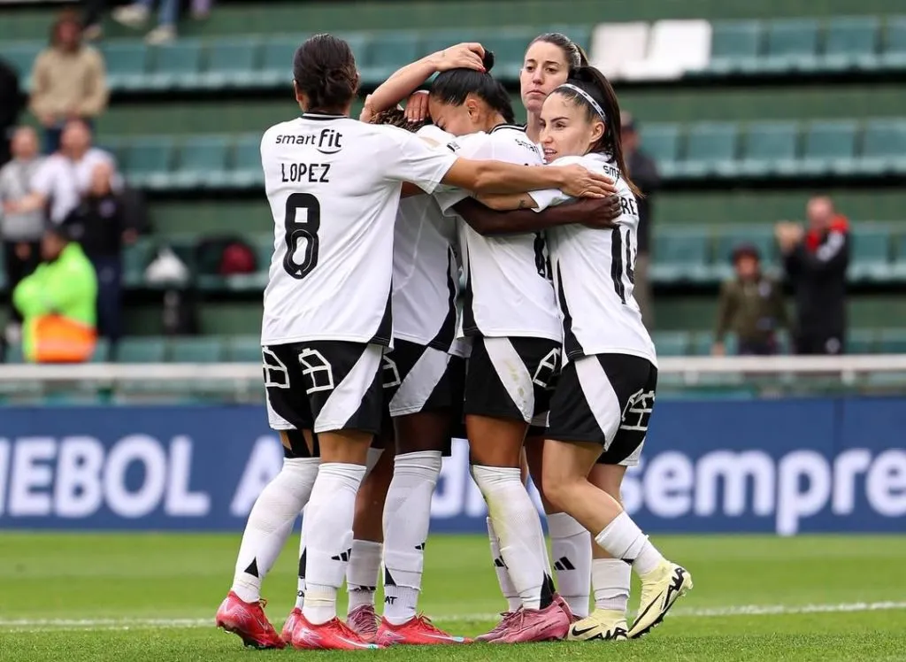 Las Albas extendieron su gran momento luego de vencer a Libertad y sacar pasajes para disputar la semifinal de la Copa Libertadores. 