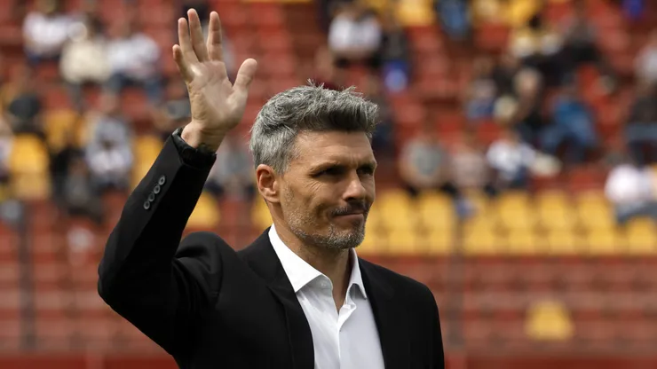 Fernando Ortiz se saca el sombrero con los hinchas de Colo Colo.