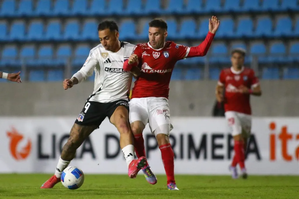 César Fuentes enfrentando a Javier Correa. (Foto: Photosport)