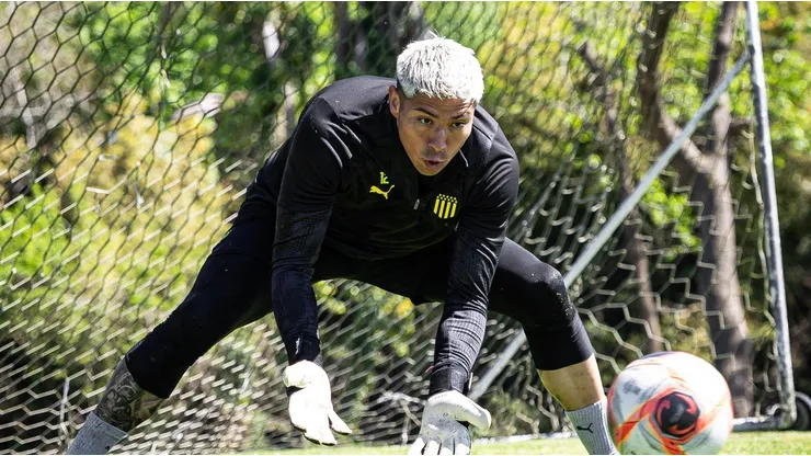 Peñarol toma decisión por futuro de Cortés: esto dijo su presidente.