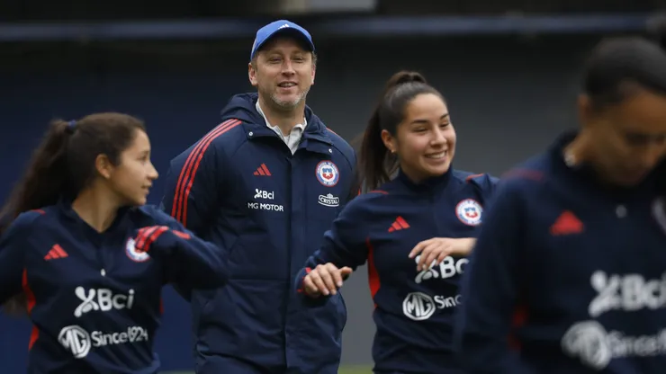Luis Mena convocó de emergencia a otra jugadora de Colo Colo para el estreno en la Liga de las Naciones Femenina.
