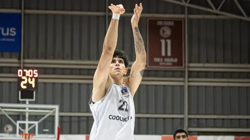 Es hincha de Racing, juega desde septiembre en Colo Colo y no oculta sus ganas de ir a un partido del Cacique,