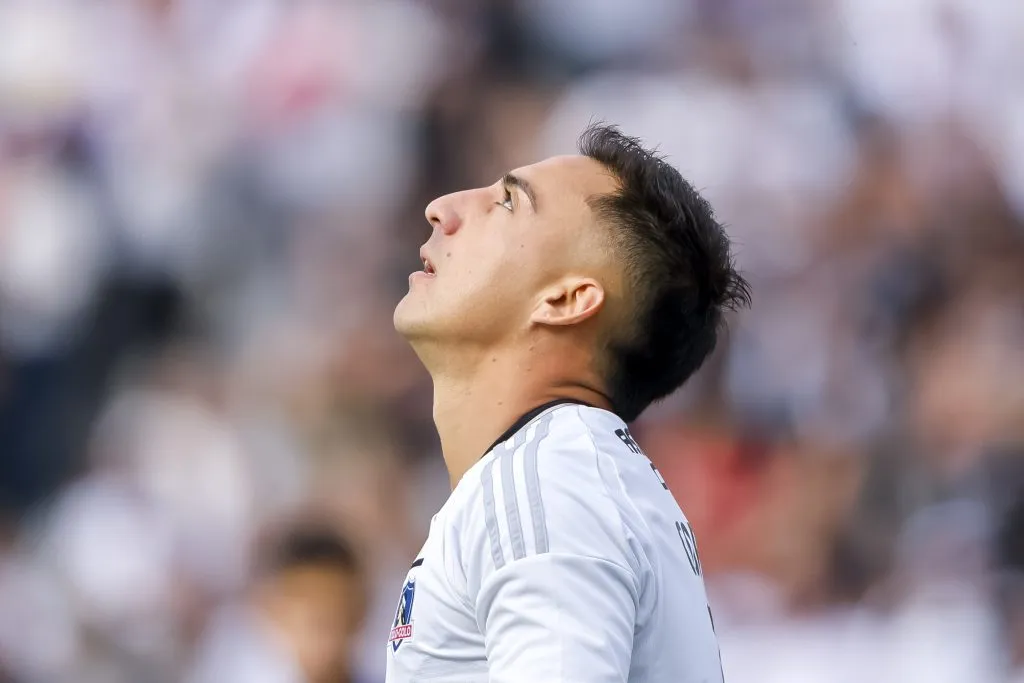Javier Correa sufre en Colo Colo.