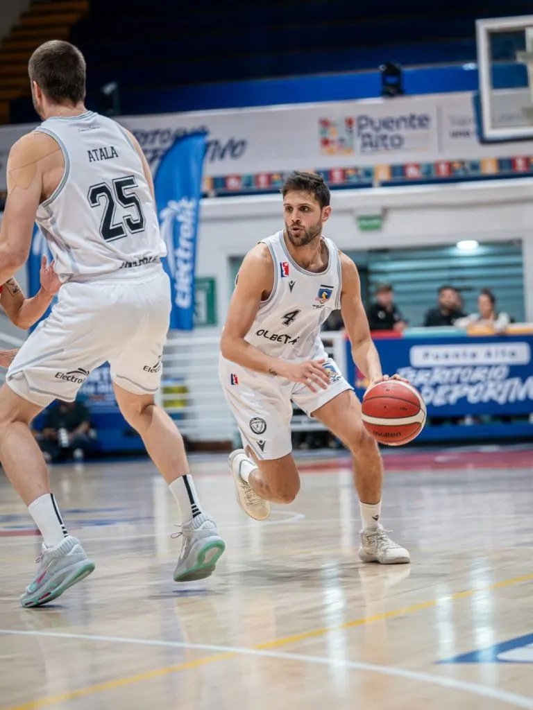 Colo Colo Basquetbol sumó una dura derrota a manos de Universidad Católica en su localía en Puente Alto. Foto: CSD Colo Colo.