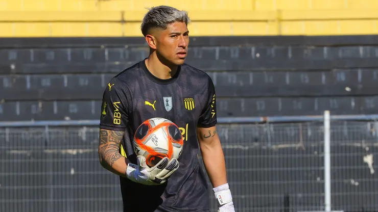 En Uruguay avisan que Peñarol puede tomar decisión por Brayan Cortés que afecta a Colo Colo.