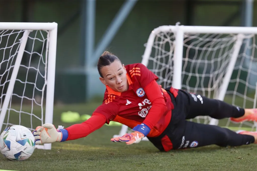 Christiane Endler vuelve a atajar en la selección chilena femenina. Foto: Carlos Parra – Comunicaciones FFCH
