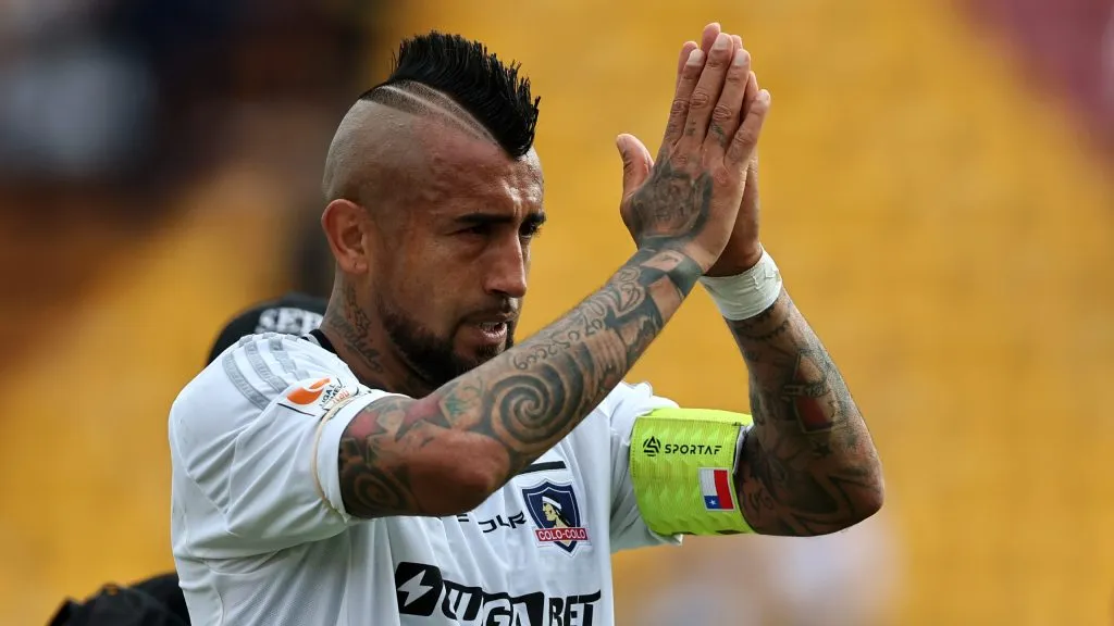 Arturo Vidal recibió el respaldo de Carlos Caszely.