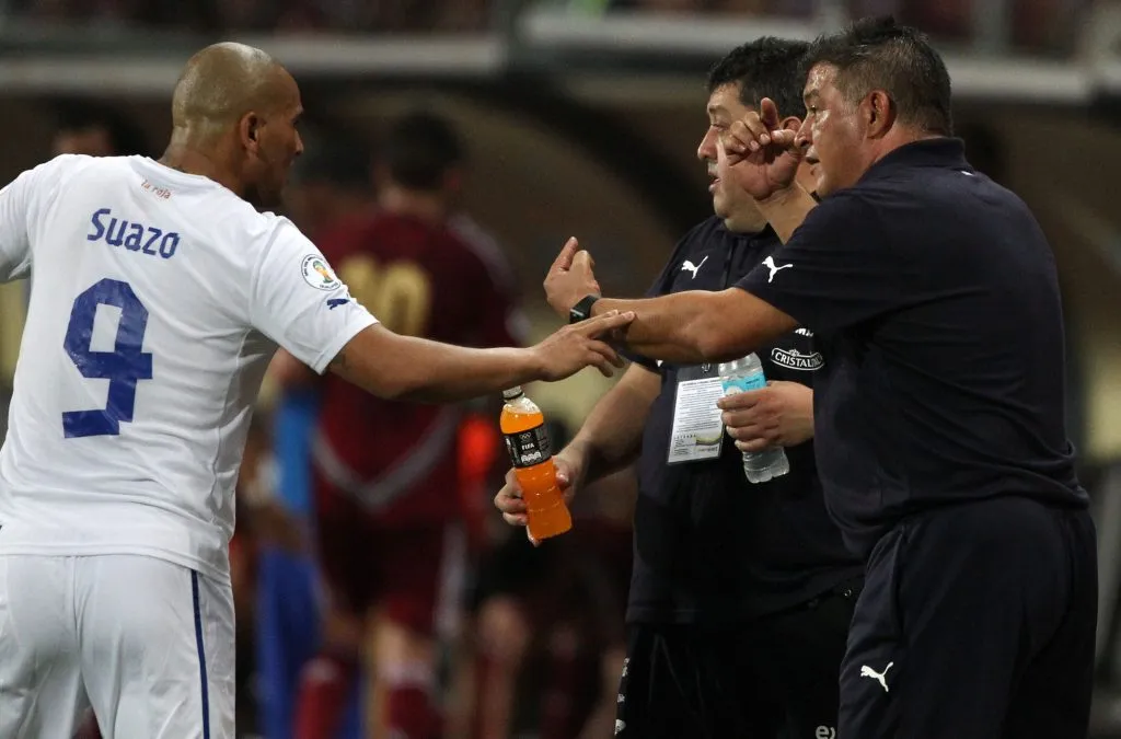 Humberto Suazo y Claudio Borghi en la Selección Chilena. (Foto: Photosport)