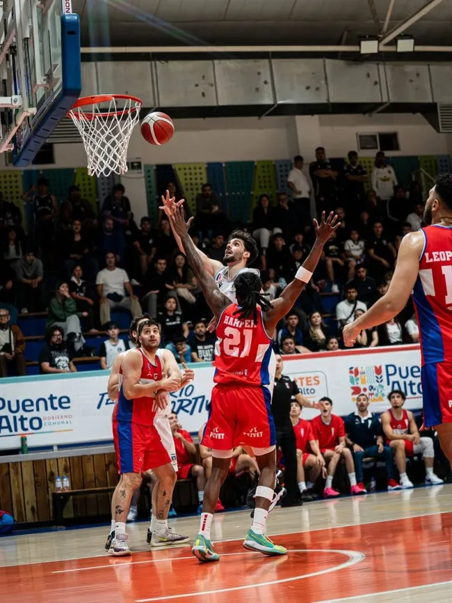 El Básquetbol quiere avanzar a la fase final de la Liga Nacional de Básquetbol. Foto: CSD Colo Colo.