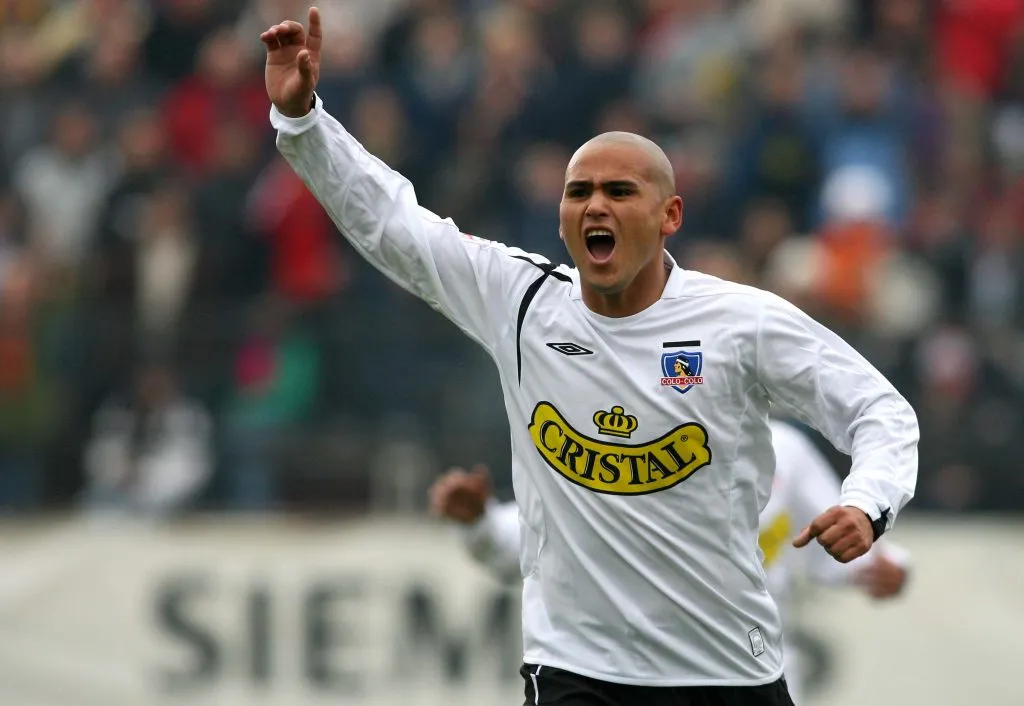 Humberto Suazo festejando una conquista de Colo Colo ante Unión Española en 2006. Imagen: ANDRES PINA/PHOTOSPORT