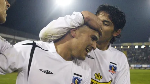 Humberto Suazo se despidió del fútbol profesional y Matías Fernández le dedicó lindas palabras.