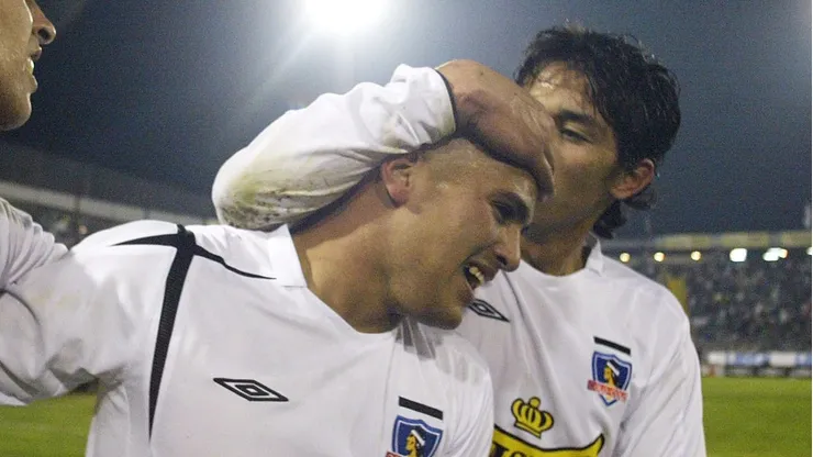 Humberto Suazo se despidió del fútbol profesional y Matías Fernández le dedicó lindas palabras.