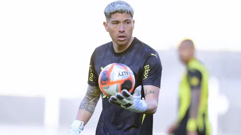 Brayan Cortés tuvo una tarde para el olvido junto a Peñarol ante Club Atlético Cerro en Uruguay.