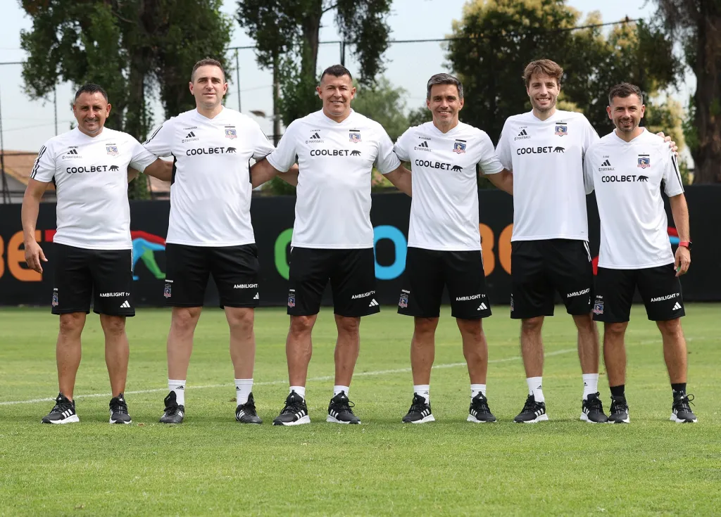 Daniel Díaz (el último de izquierda a derecha) fue desvinculado de Colo Colo.