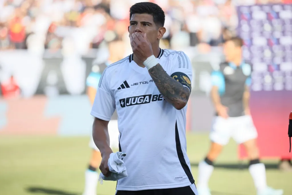 Esteban Pavez y su calentura por no estar citado en Colo Colo. Imagen: Dragomir Yankovic/Photosport