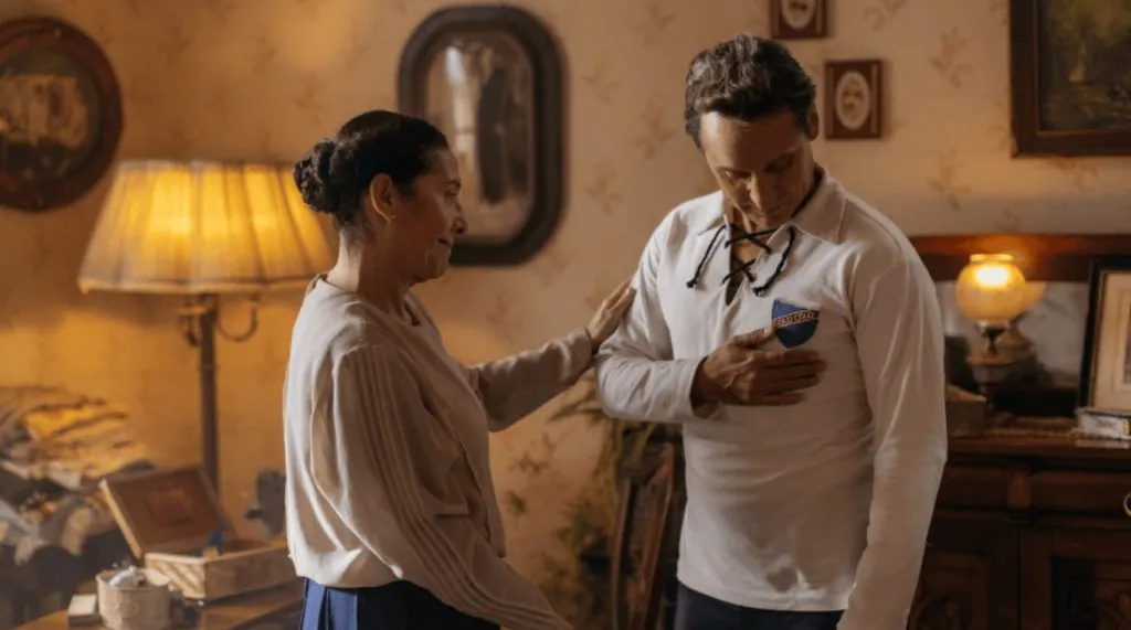 Benjamín Vicuña como David Arellano en Eterno.