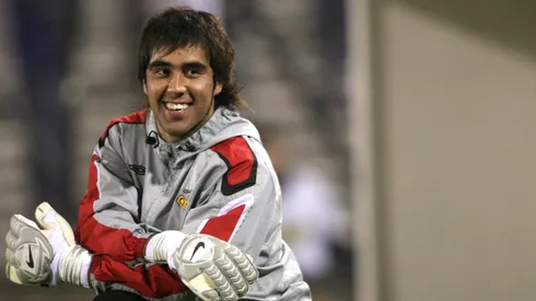 Claudio Bravo tiene un gol jugando por Colo Colo.