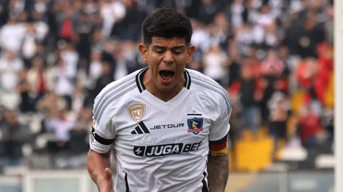 Esteban Pavez sigue en el ojo del huracán en Colo Colo.