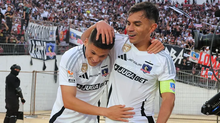 Lucas Cepeda festeja junto a Vicente Pizarro su gol en el empate 2-2 ante Deportes Limache.