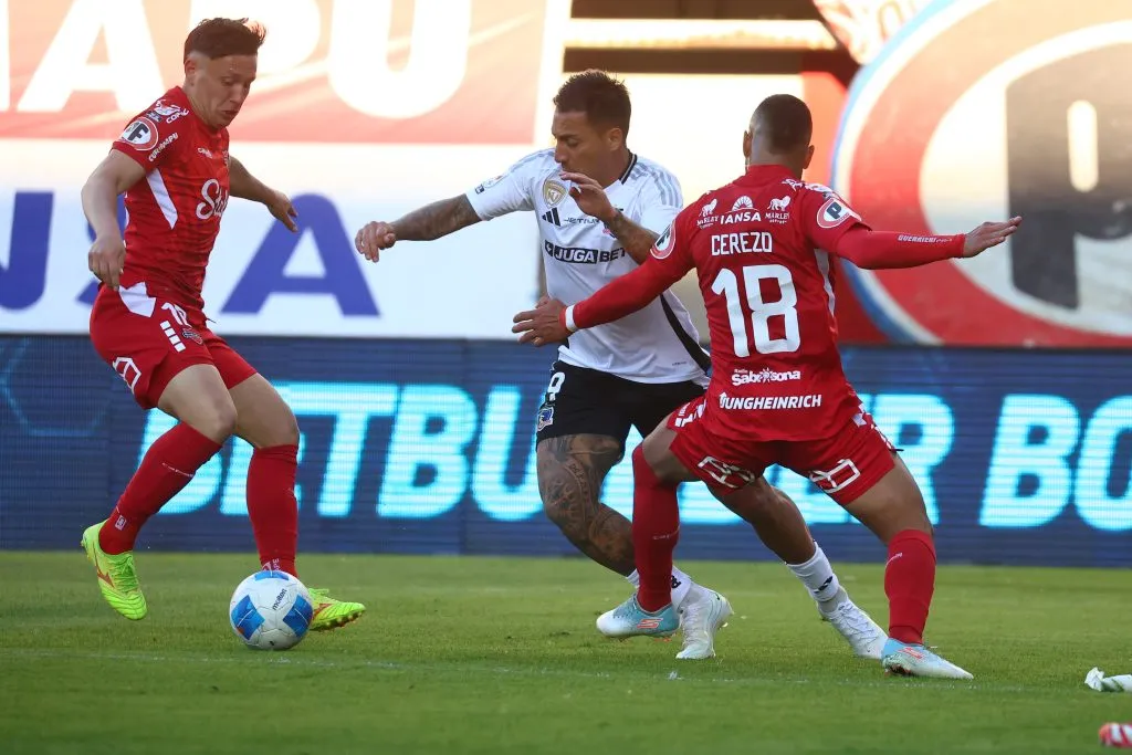 Javier Correa en el partido con Ñublense. (Foto: Photosport)