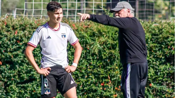 El nieto de Carlos Caszely, Franco Garrido, se suma a los entrenamientos de Colo Colo en la última jornada.
