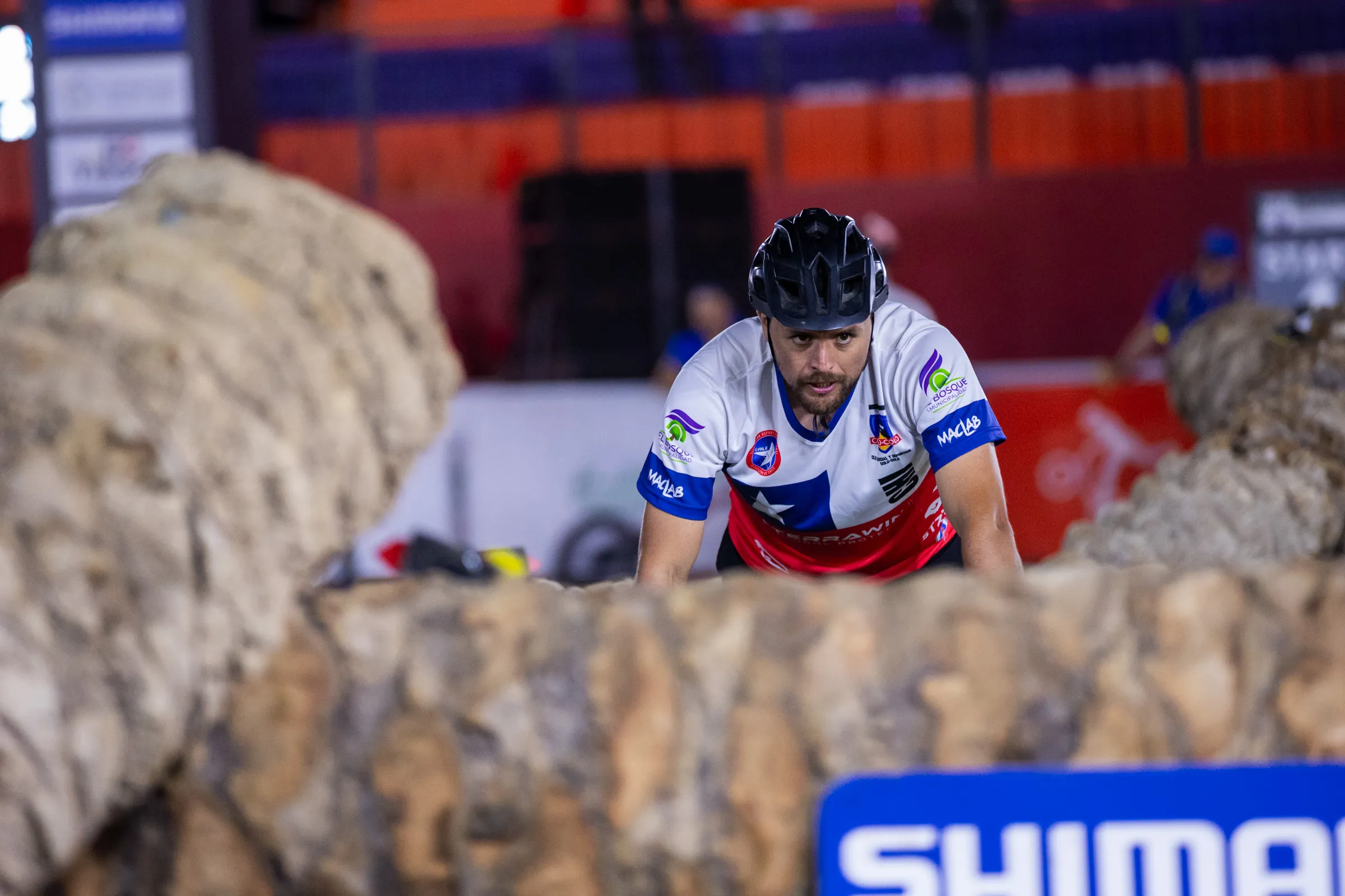 Matías Alegría compite representando a Colo Colo en el Trial, como en el Mundial de Arabia Saudita. Foto: Javier Martínez de la Puente/Zubiko Photography.