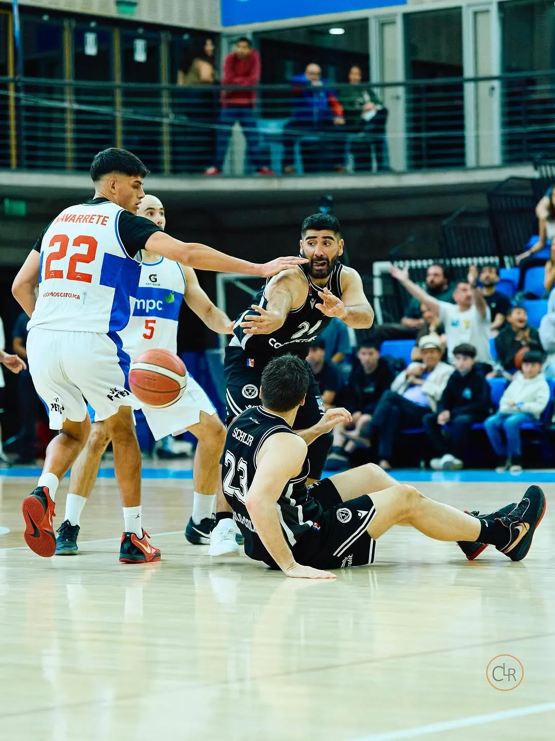 Colo Colo básquetbol derrotó en el primer partido de la serie a la UC.