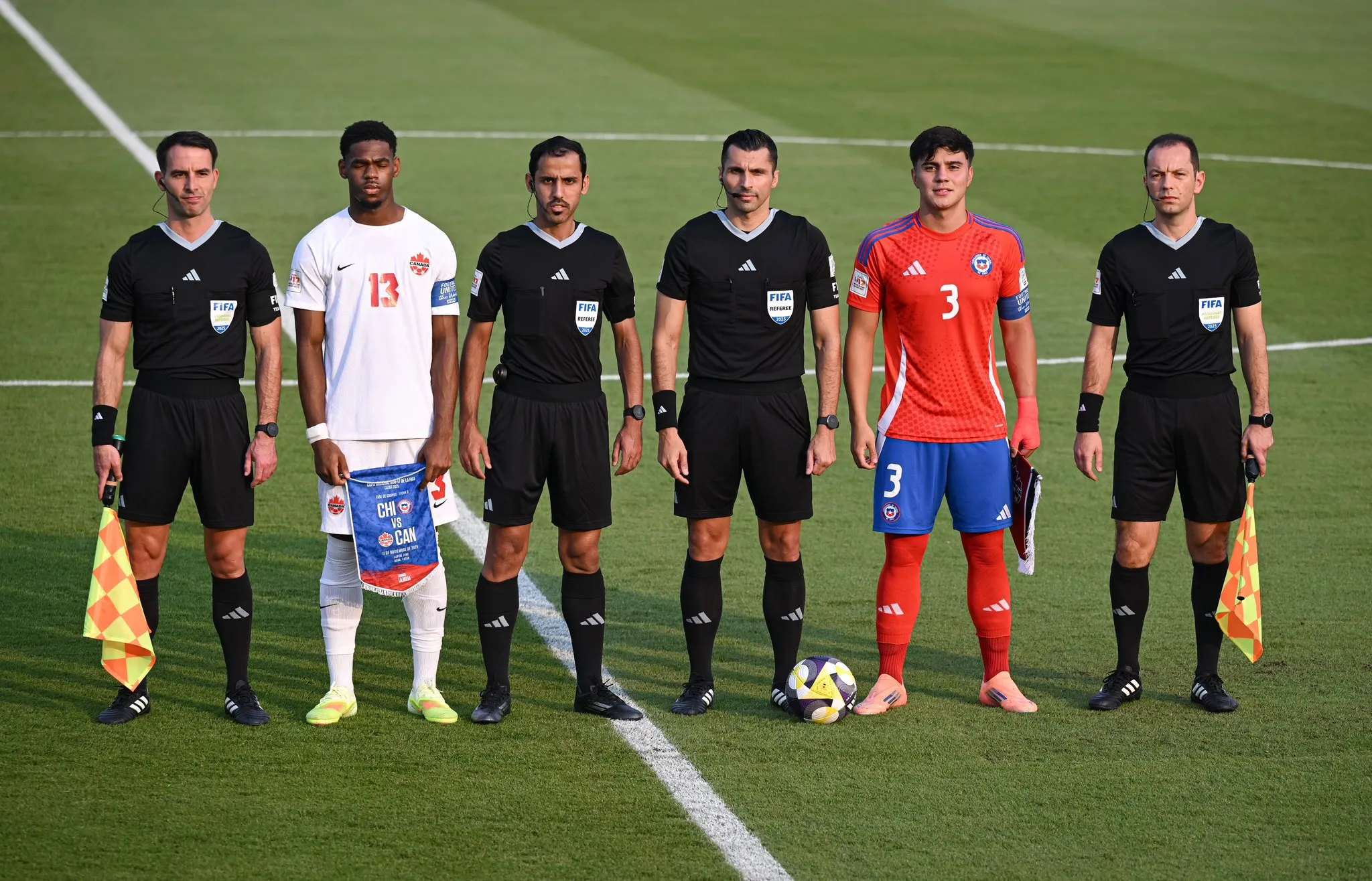Jugador de Colo Colo capitán de la Roja. (Foto: @LaRoja)