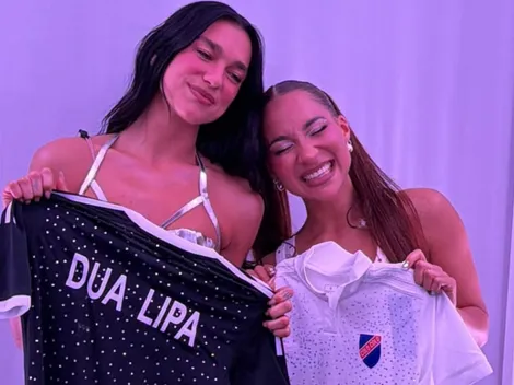 La reacción de Dua Lipa al regalo colocolino de Princesa Alba