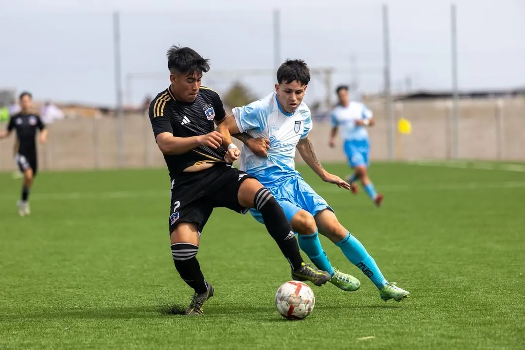 Colo Colo Fútbol Joven enfrentando a Deportes Iquique. (Foto: colocolofutboljoven)